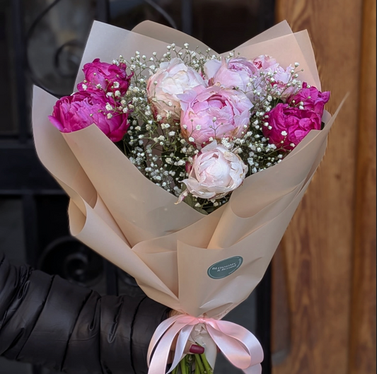 Innocence – Bouquet of Peonies and Gypsophila