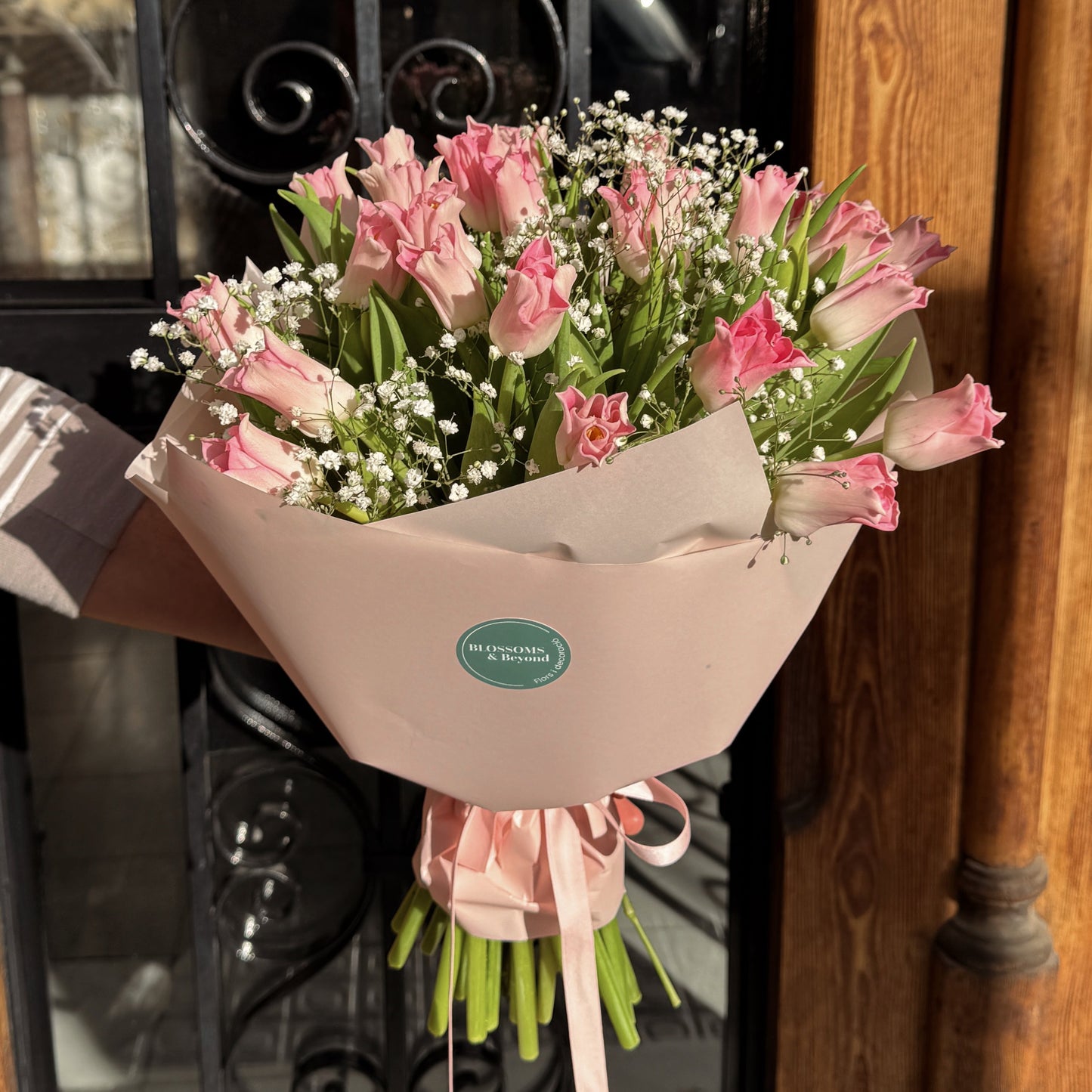 Tulipan Elegance – Bouquet of 25 Tulips with Gypsophila