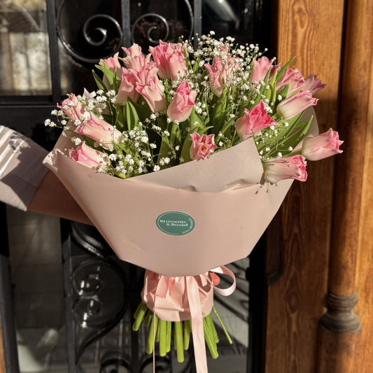 Tulipan Elegance – Bouquet of 25 Tulips with Gypsophila