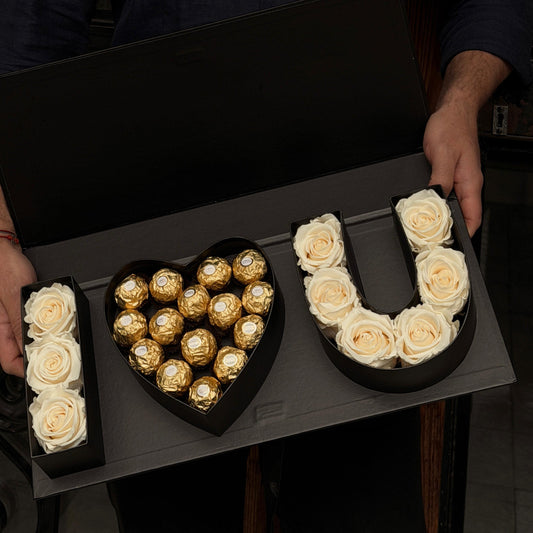 Love Statement – Caja 'I Love You' con Rosas Blancas y Bombones